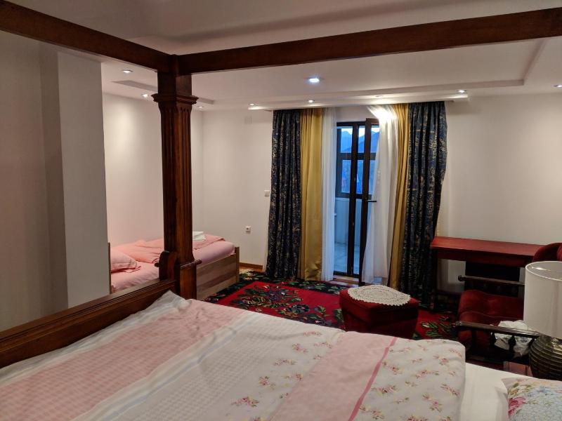 Deluxe Double Room with Balcony image 3