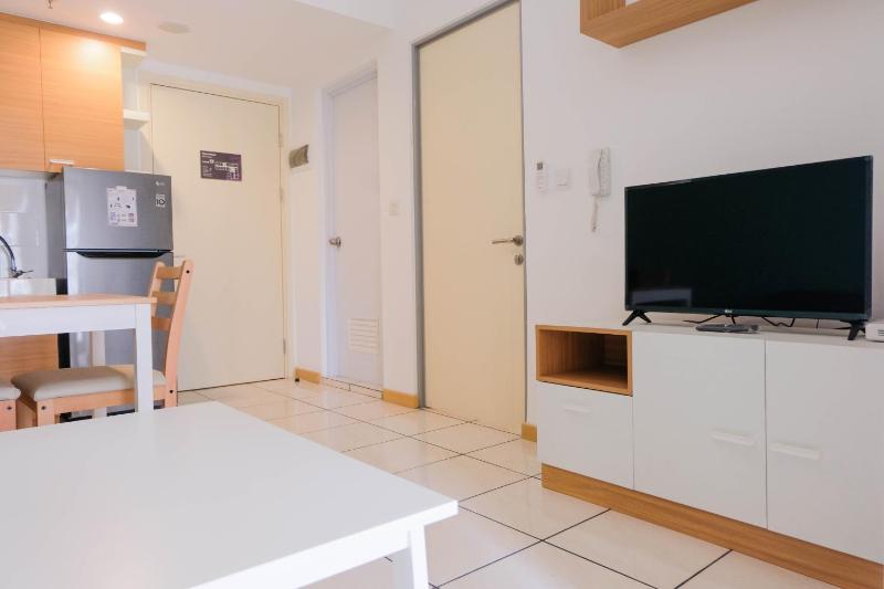 Comfortable 2BR Apartment Serpong M-Town Residence By Travelio - image 2
