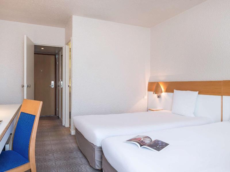 Superior Twin Room image 3