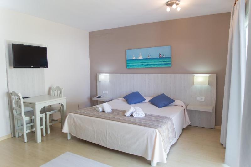 Basic Apartment 1 Bedroom  (2 Adults + 3 Children) image 3