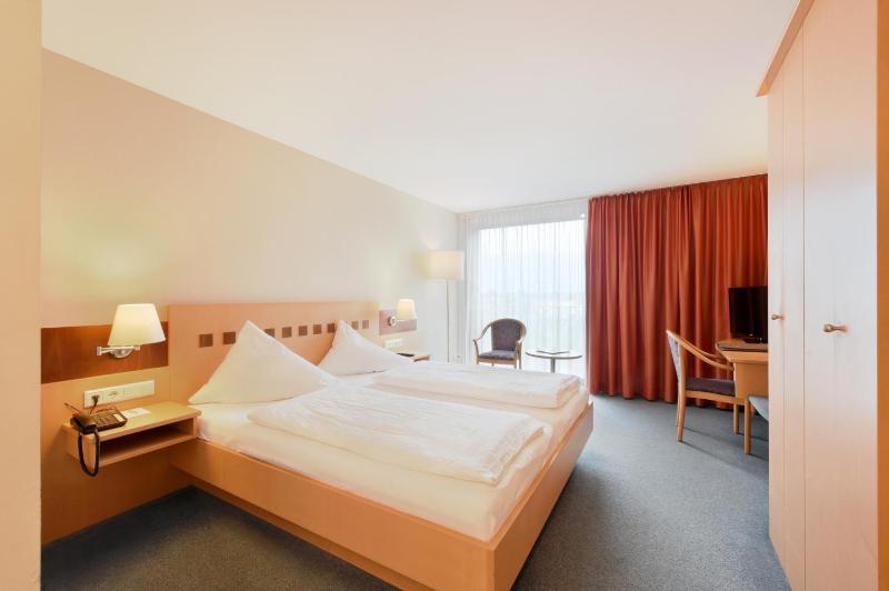 Double Room image 4