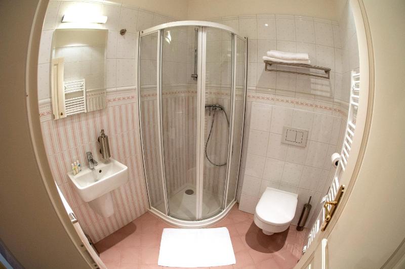 Double or Twin Room image 2