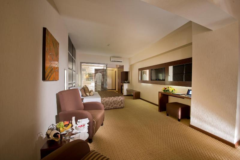 Corner Room image 3