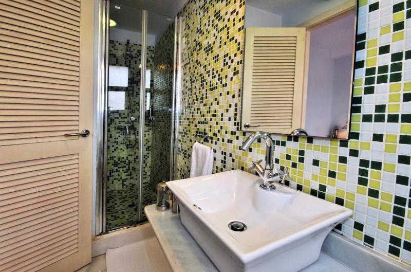 Double or Twin Room with Terrace with City View image 4