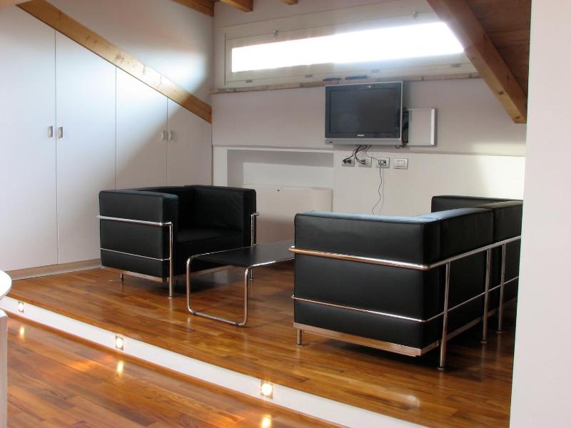 Parizzi Suites&Studio Restaurant - image 3
