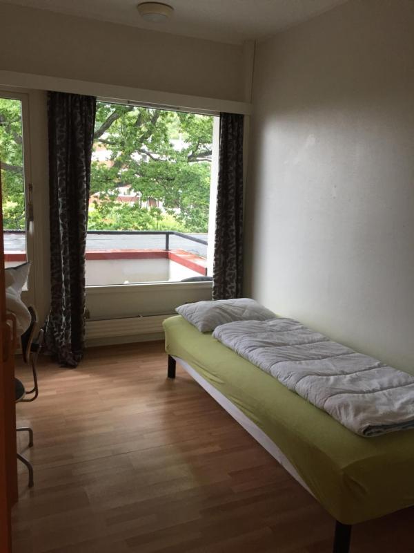 Single Room with Shared Bathroom image 4