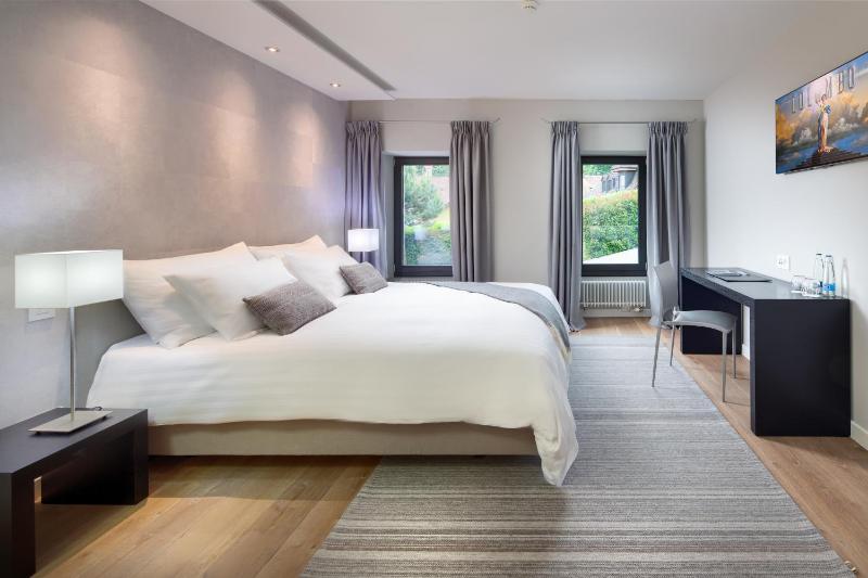 Standard Double Room image 3