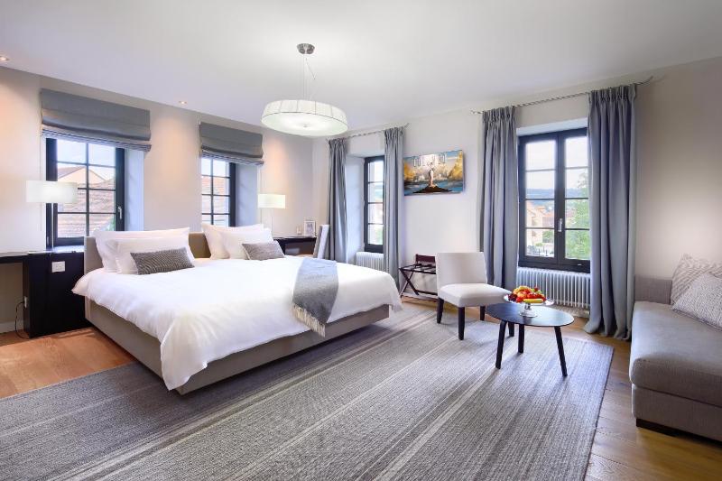 Large Double Room image 3