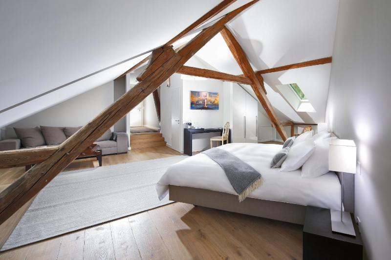 Large Double Room image 4