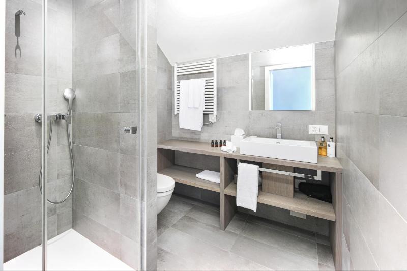 Large Double Room image 1