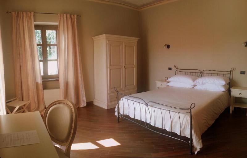 Superior Double Room with Balcony image 2