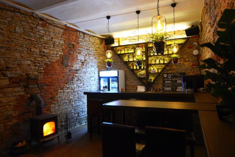 The Monks Bunk Hostel & Bar - image 9