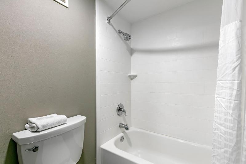 Standard Double Room with Two Double Beds image 2
