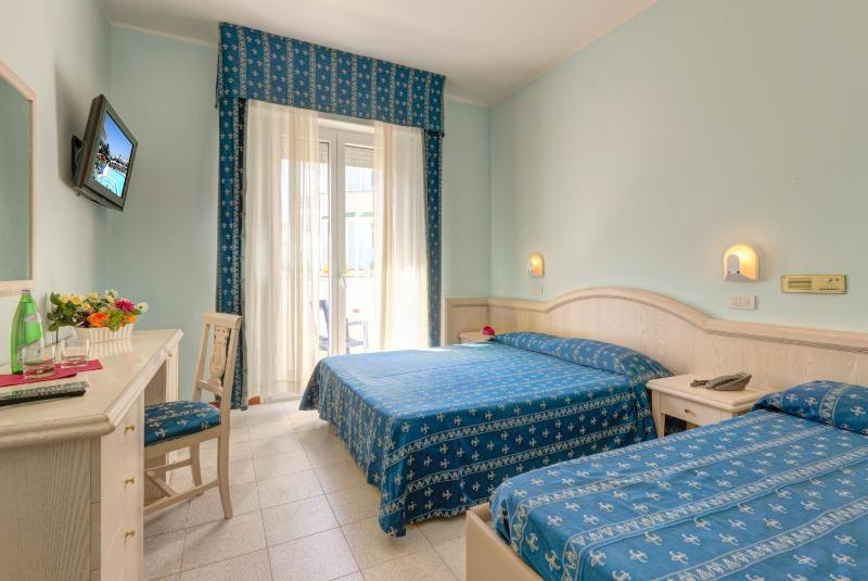 Double Room image 3
