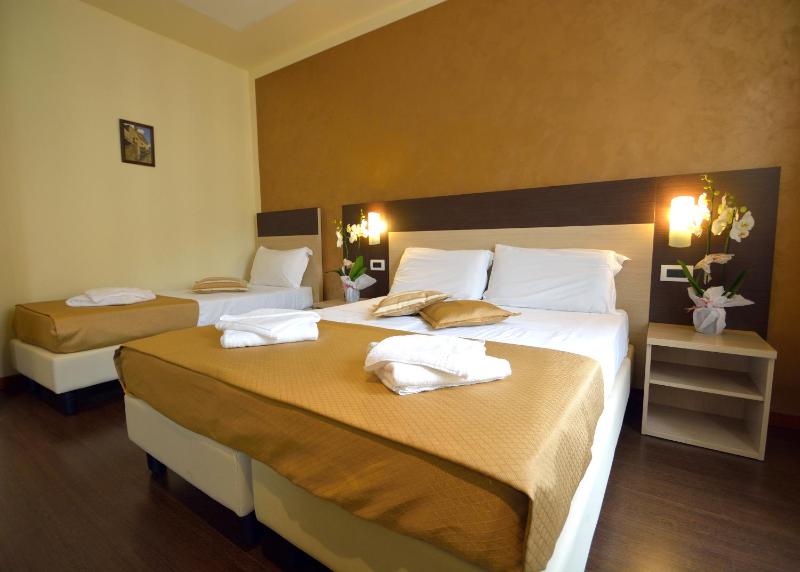 Quadruple Room image 3