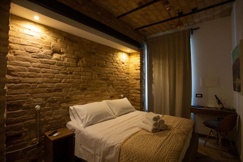 AL 54 Accommodation - image 49