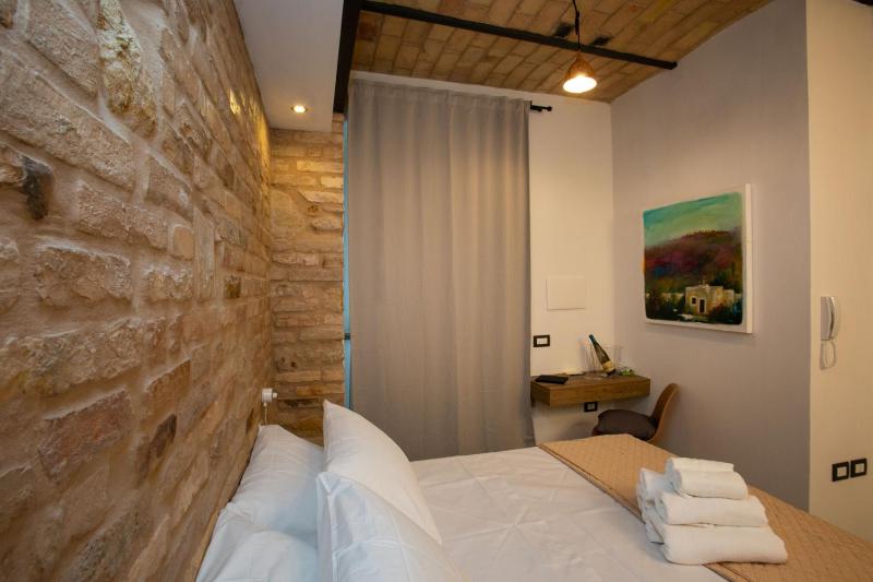 AL 54 Accommodation - image 15