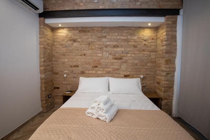 AL 54 Accommodation - image 19
