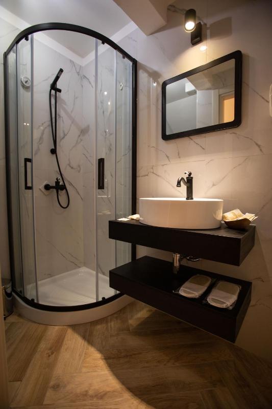 AL 54 Accommodation - image 2