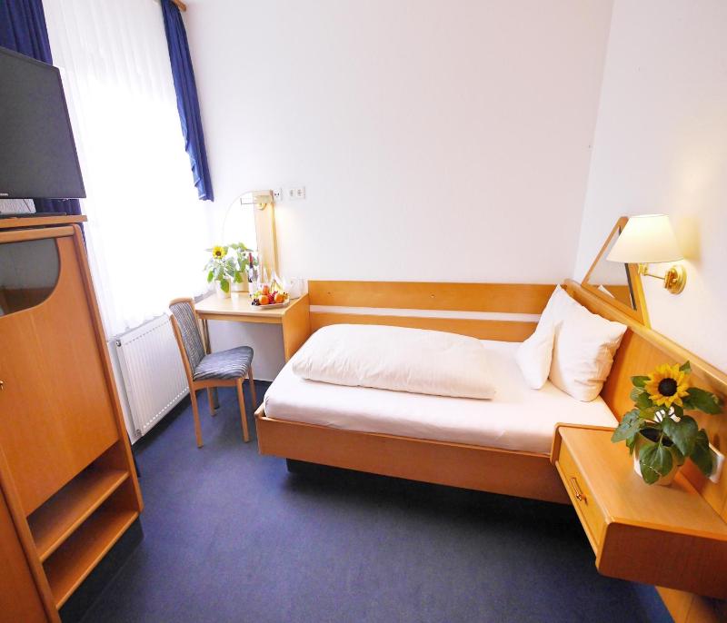 Economy Single Room image 3