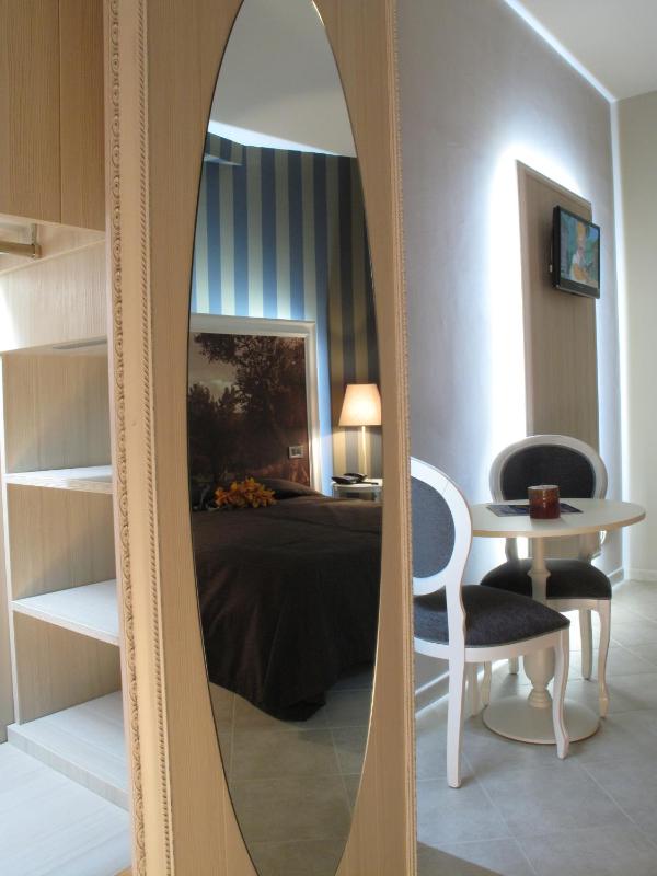 Classic Double or Twin Room image 3