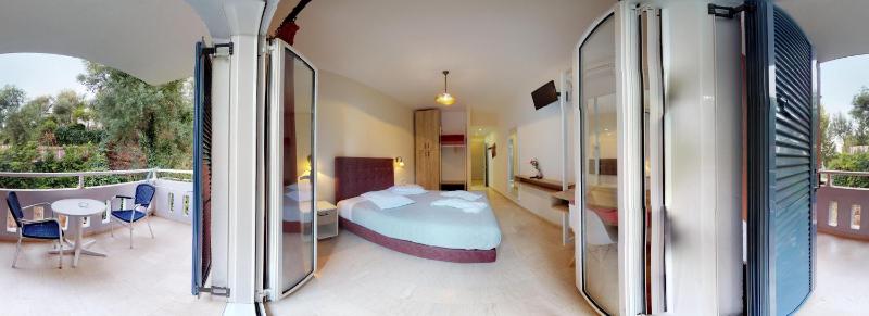 Standard Double or Twin Room with Sea View image 1