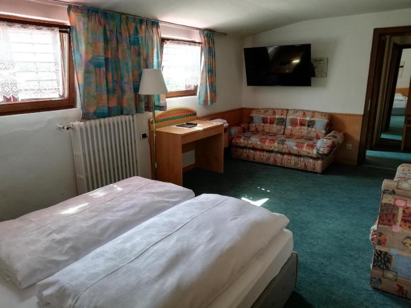 Standard Quadruple Room image 1