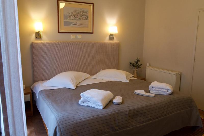 Double Room with Balcony image 4