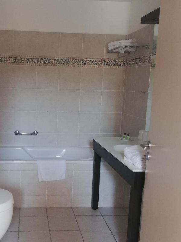 Deluxe Double Room with Balcony image 4