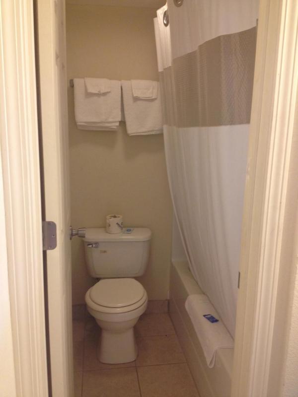 Standard Double Room image 3