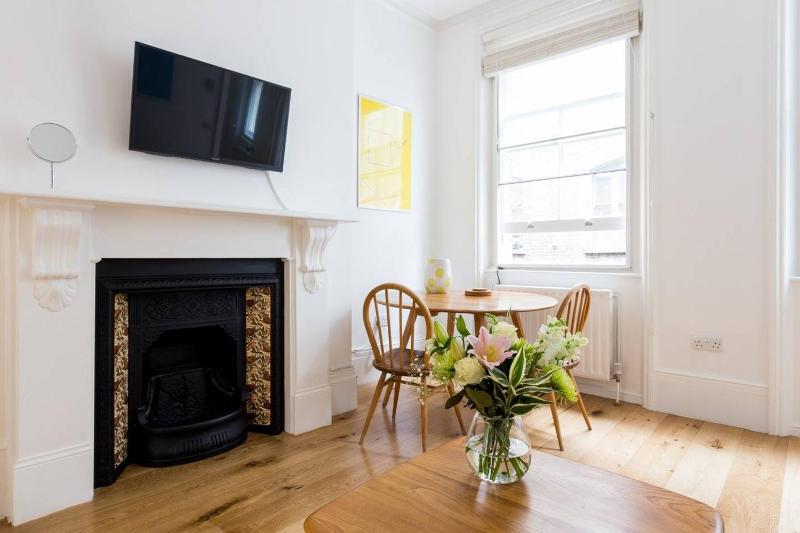 One-Bedroom Apartment image 4