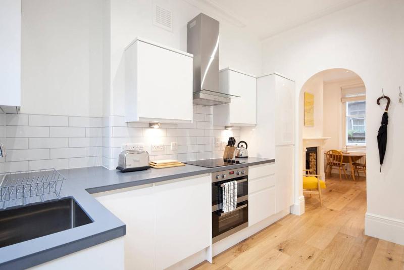 One-Bedroom Apartment image 3