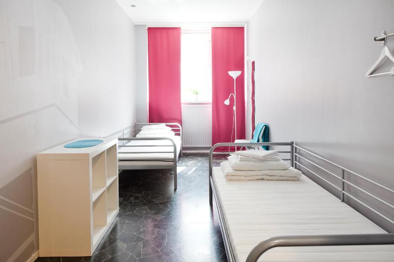 Twin Room with Shared Bathroom image 1