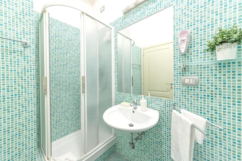 Double Room with Private External Bathroom image 4