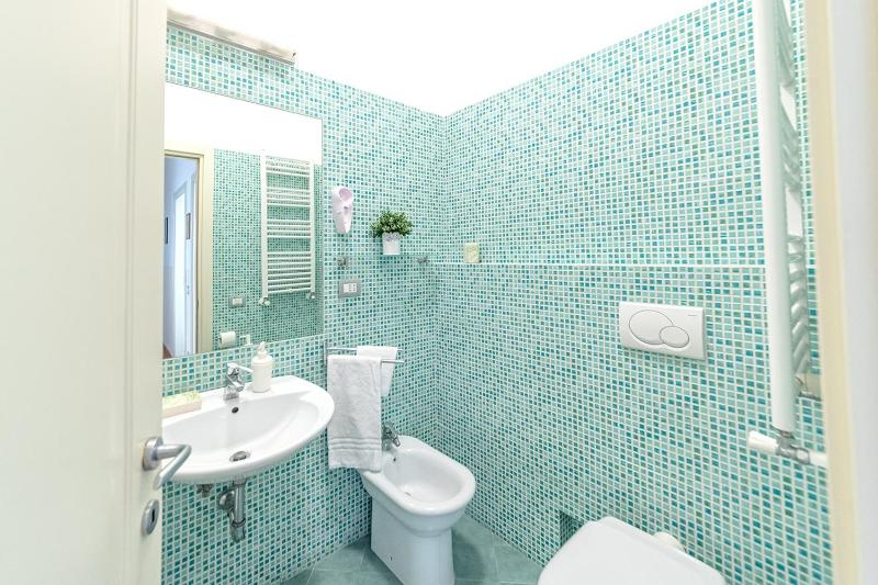 Double Room with Private External Bathroom image 2