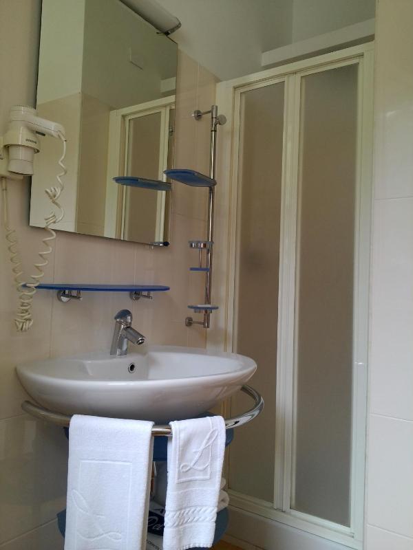 Budget Single Room image 2