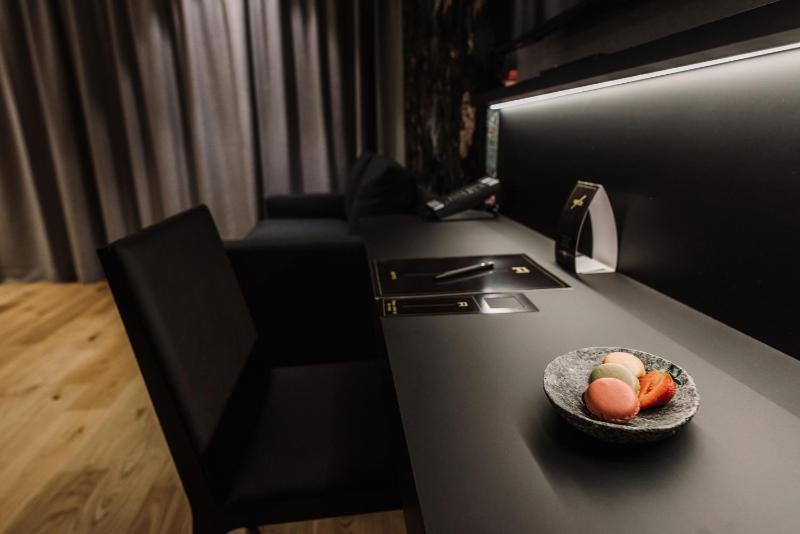 Deluxe Double Room with Parking image 4