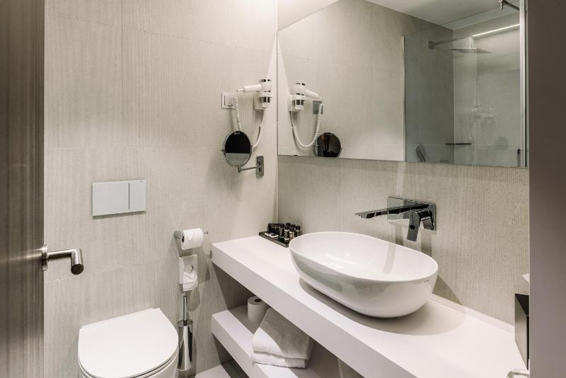 Deluxe Double Room with Parking image 2