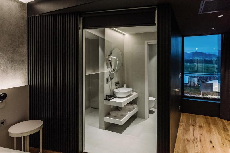 Suite Lux with Parking image 2