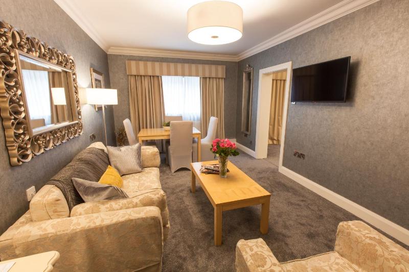 King Suite with Bathtub image 4