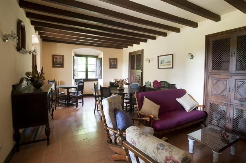 Seven-Bedroom House image 3