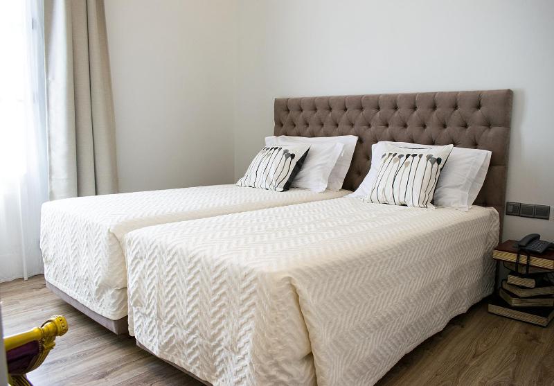 Standard Twin Room - Thalia image 2