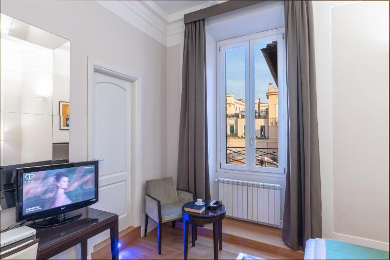 Superior Double or Twin Room with City View image 3