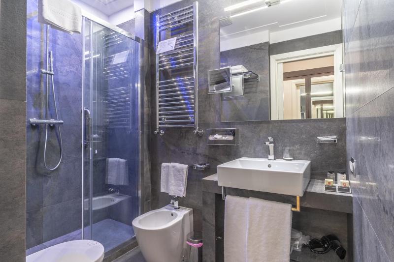 Superior Double or Twin Room image 4