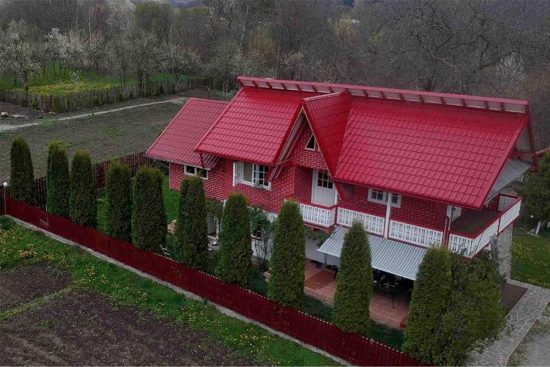 Three-Bedroom House image 1