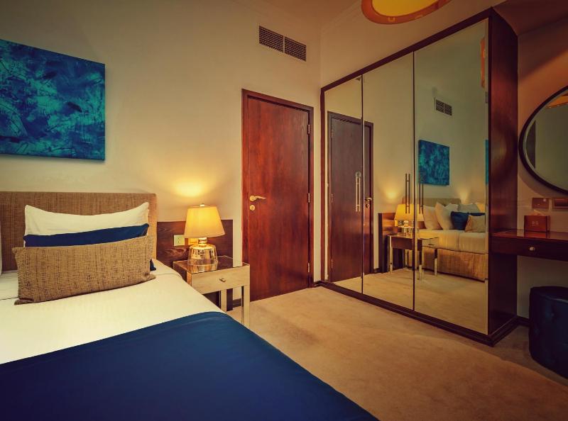 Executive One Bedroom Suite King image 2