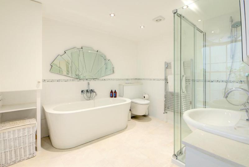 Luxury Apartments - 39 Rodney Road Apartment - image 8