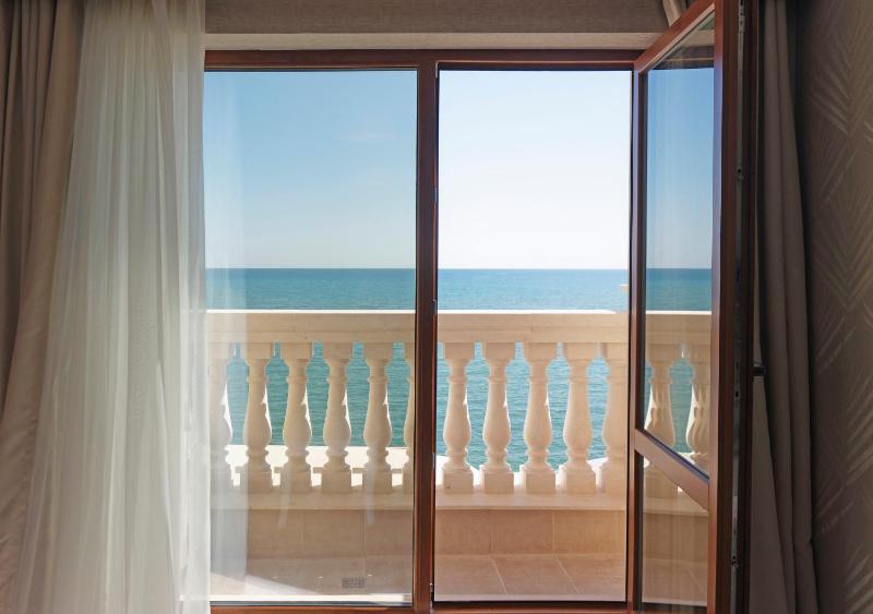 One-Bedroom Apartment image 1