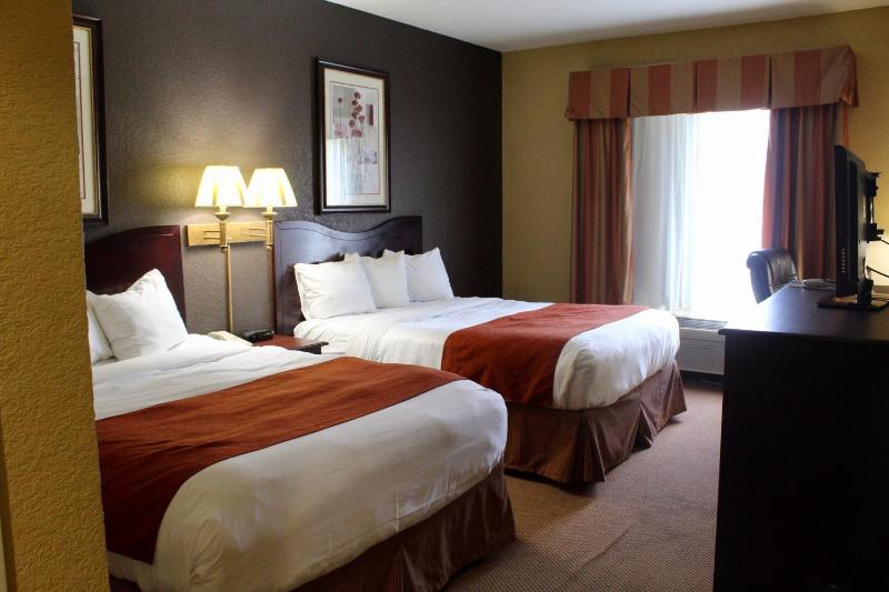 Queen Room with Two Queen Beds image 1