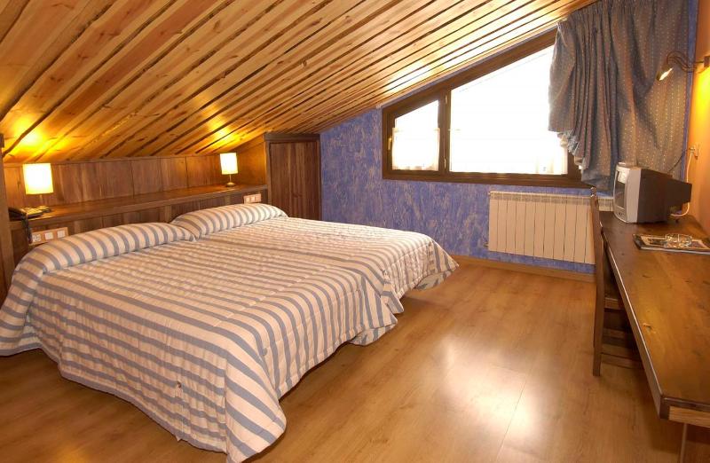 Standard Quadruple Room image 1